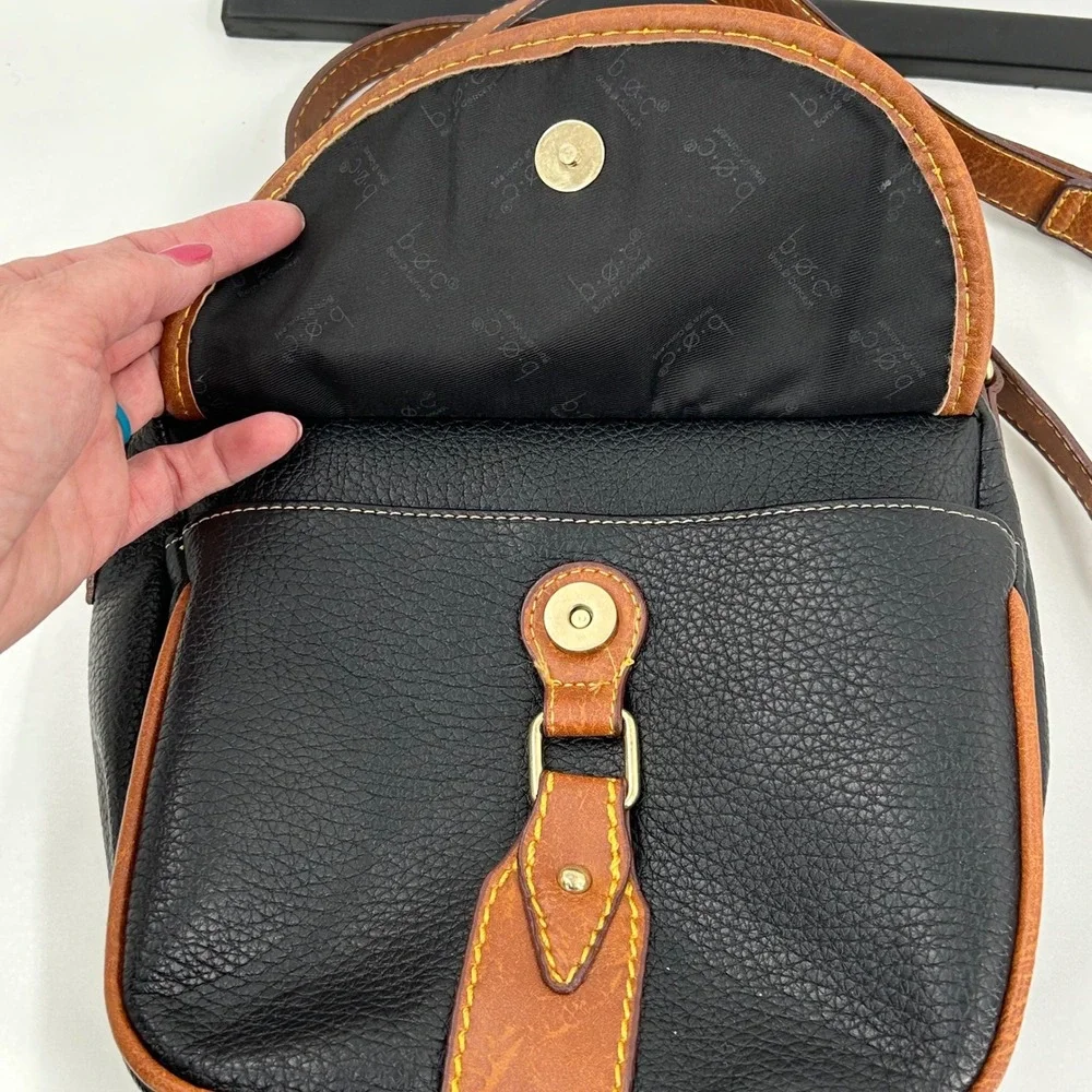 b.o.c. Born Concept‎ Black Tan Faux Leather Triple Zip Crossbody Organizer Bag